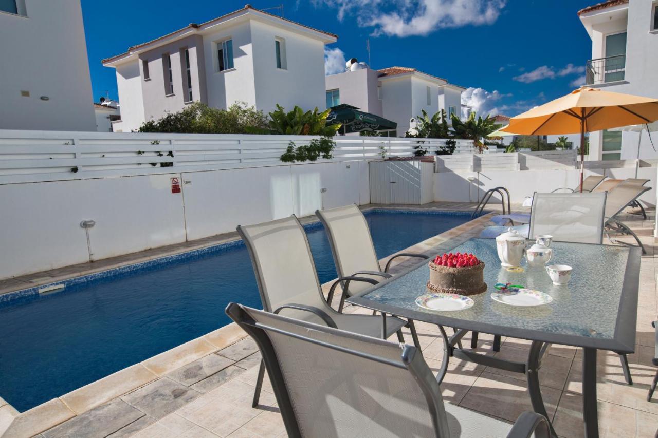 Avra Villas Paralimni Exterior foto
